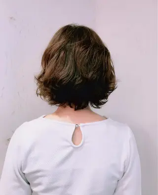 ミディアム パーマ 小柳 ゆかりのヘアスタイル