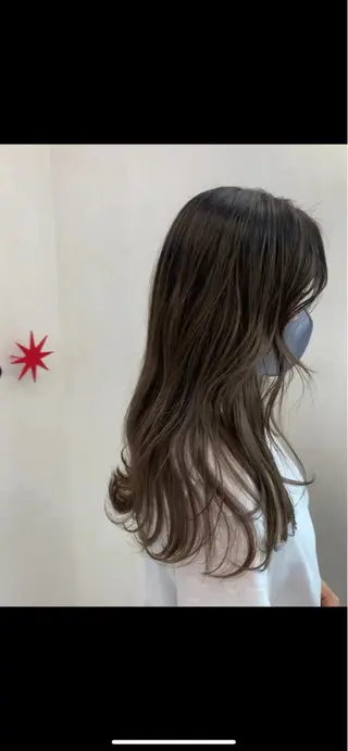 ロング カラー 紙野 優月のヘアスタイル