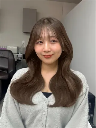 ミディアム カラー Aura所属・丸山 心 / 艶カラーのヘアスタイル