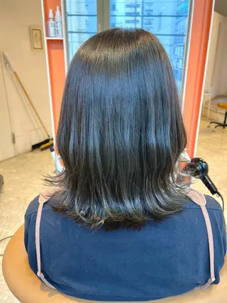 ミディアム カラー うしだ かおるのヘアスタイル