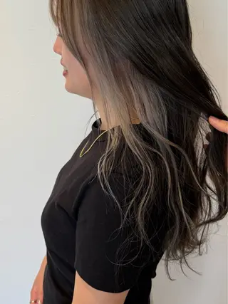 ロング カラー 白築 怜実のヘアスタイル