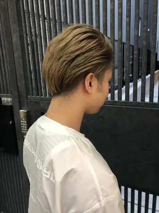 ショート カラー メンズ ウルフカット／吉村 桃子のヘアスタイル