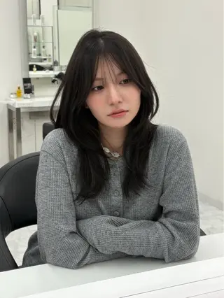 ロング カラー niina🖤 透明感×レイヤーのヘアスタイル