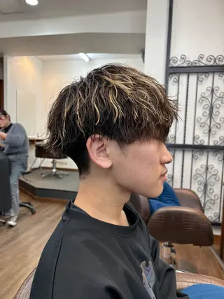 カラー パーマ メンズ 〝西葛西、葛西一番の 美髪に〟清水 真之介のヘアスタイル