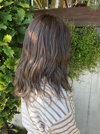 ロング カラー DEE okazakiのヘアスタイル