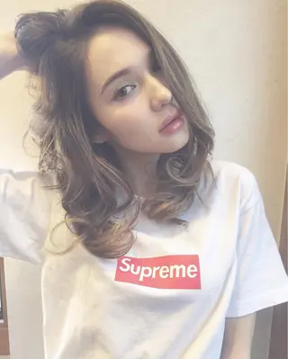 ミディアム カラー パーマ シンプル+αな デザインを 松崎陸のヘアスタイル