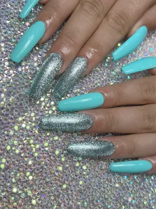 ネイル Nailsalon petille所属・Ｈ azのネイルデザイン