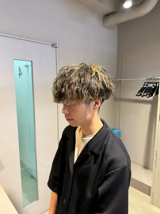 ミディアム パーマ ヘアアレンジ メンズ 顔まわりカット の達人のヘアスタイル