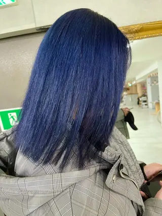 ミディアム カラー オフホワイトアンドなんば所属・福西 洋斗のヘアスタイル