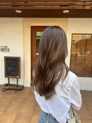 ロング カラー putri 川邉 優花のヘアスタイル