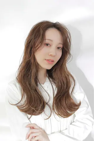 ロング 辺見 葵のヘアスタイル