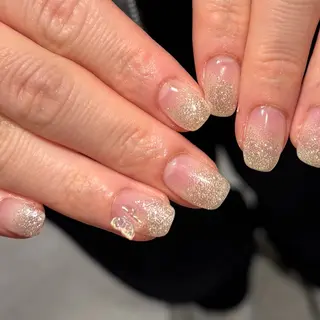 ネイル 𝑟𝑖𝑠𝑎 🕯‎🤍のネイルデザイン