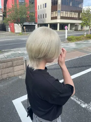 ショート カラー moe🥣ﾚｲﾔｰ ｶｯﾄ/透明感ｶﾗｰのヘアスタイル