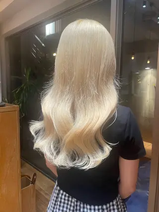 カラー chihiro / ミディアムカットのヘアスタイル