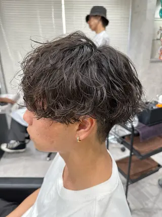 ショート パーマ メンズ ユウ🪄 パーマ指名No1のヘアスタイル