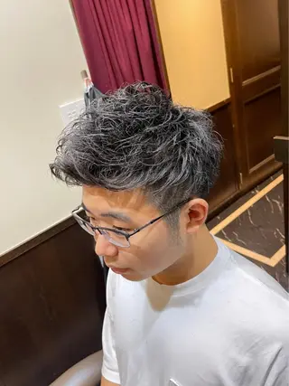 ショート カラー パーマ メンズ ブロー東京　神田店所属・TAKUMI/神田/ ビジネス/フェードのヘアスタイル