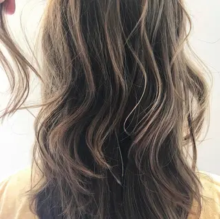 カラー SHINKA所属・小倉 愛のヘアスタイル