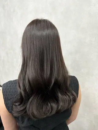 セミロング カラー 外山 実咲のヘアスタイル