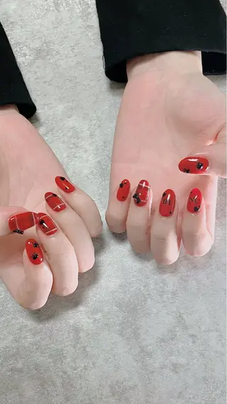 ネイル haleyume所属・shino🌟 痛ネイルのネイルデザイン