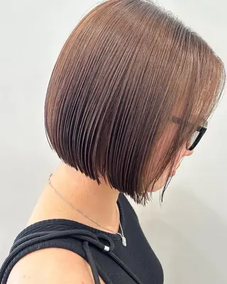 ショート カラー ぱつっとボブ/ 小野あかねのヘアスタイル