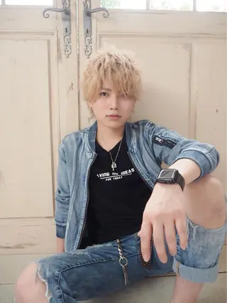 ショート カラー メンズ 假屋 航のヘアスタイル