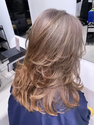 セミロング stair:case 武蔵小杉店所属・艶カラーリスト 牛込萌香のヘアスタイル