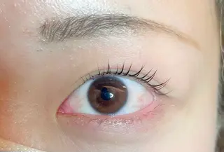 マツエク・マツパ 安藤 まりのヘアスタイル