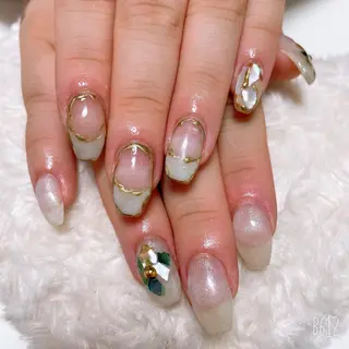 ネイル The Best Beauty受付担当のヘアスタイル