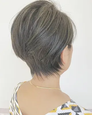 ショート カラー favorite b Charmeのヘアスタイル