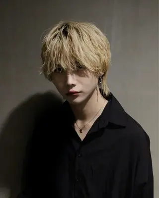 メンズ ラウンドマッシュ/ フェザーショート大阪のヘアスタイル