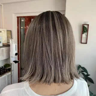 ミディアム カラー she2.shinjuku所属・takumi Hのヘアスタイル