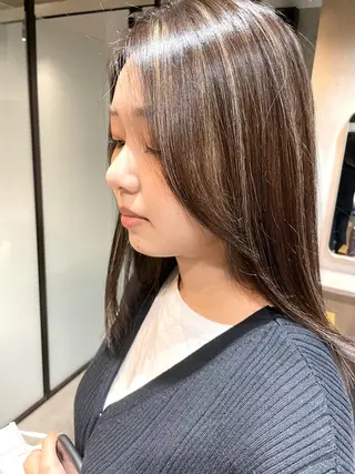 ミディアム カラー ハイライトが 得意なニキです😊のヘアスタイル