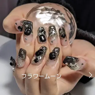 ネイル フラワー ムーンのネイルデザイン