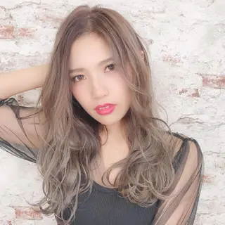 ロング カラー ヤナ マネージャーのヘアスタイル