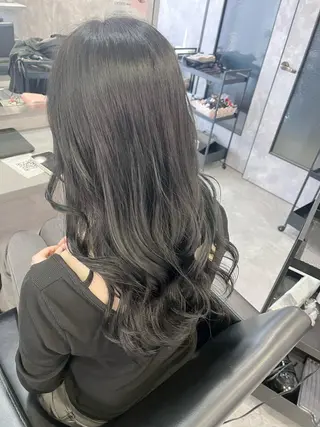 ロング カラー 伊藤 由妃乃のヘアスタイル