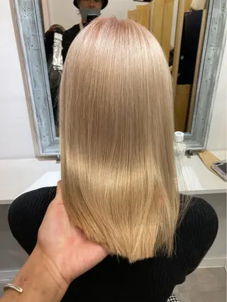 ロング LENA/原宿/ブリ ーチなしWカラー🌼のヘアスタイル