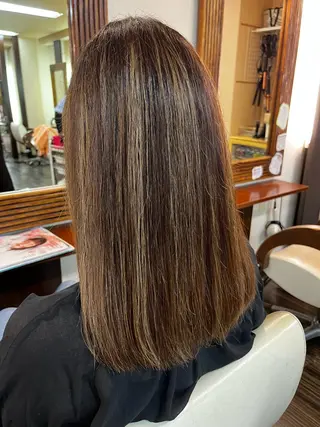 ミディアム 西形 梨瑚のヘアスタイル