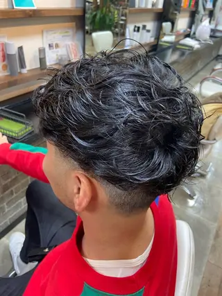 パーマ メンズ イツキ🌕デザインカ ラー🥨髪質改善🫧のヘアスタイル