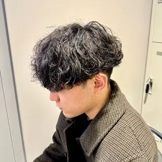 ミディアム パーマ ヘアアレンジ メンズ 顔まわりカット の達人のヘアスタイル