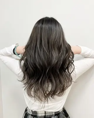 セミロング カラー レイヤー×縮毛矯正 深見 拓のヘアスタイル