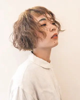 ショート パーマ 犬塚 梨花のヘアスタイル