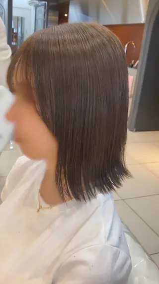 ミディアム カラー 坂田 愛彩萌のヘアスタイル