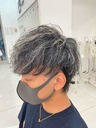 カラー メンズ 伊佐 愛のヘアスタイル