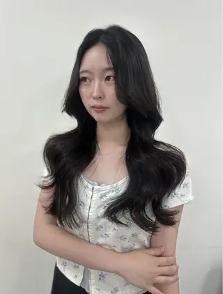 ロング カラー 上品モテヘア🩶 karen🩶のヘアスタイル