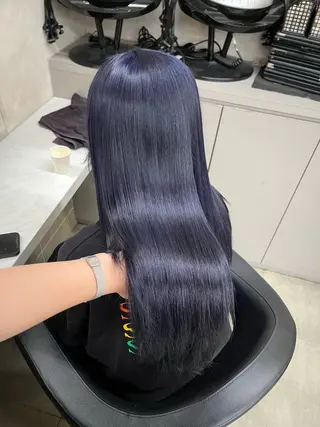 セミロング 寒色＆ブリーチ特化 寒色MiOのヘアスタイル