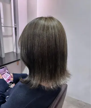 ミディアム カラー こまつ まりやのヘアスタイル