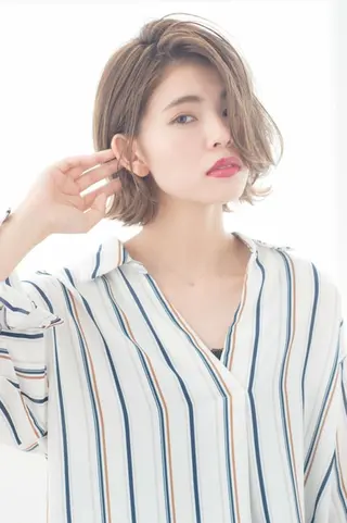 ミディアム カラー 透明感ハイトーン☆ 今津 佑太のヘアスタイル