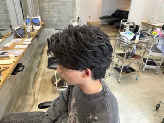 ショート パーマ メンズ 倉持 誠也　フェザーパーマのヘアスタイル