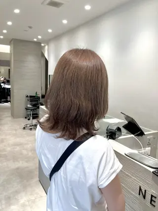 ミディアム カラー サキ🤍ハイトーン 🩰くびれ巻きヘアのヘアスタイル