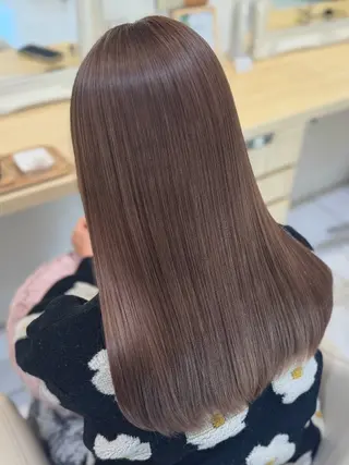 セミロング Notoミルクティー グレージュカラーのヘアスタイル